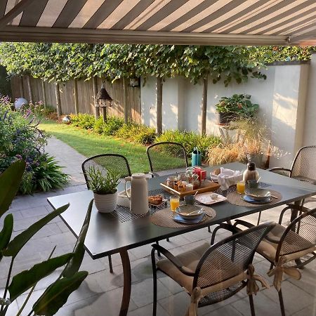 B&B De Grote Plaats โฮกสตราเทน ภายนอก รูปภาพ
